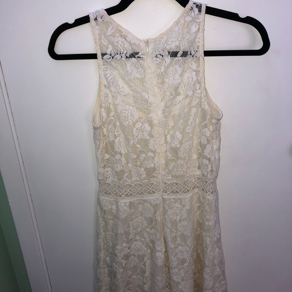 🦋3 FOR 30🦋 WHITE LACE DRESS - Picture 2 of 2
